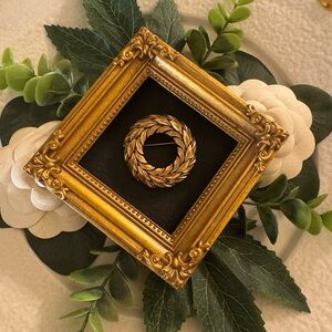 Vintage Crown Trifari Gold Wreath Brooch